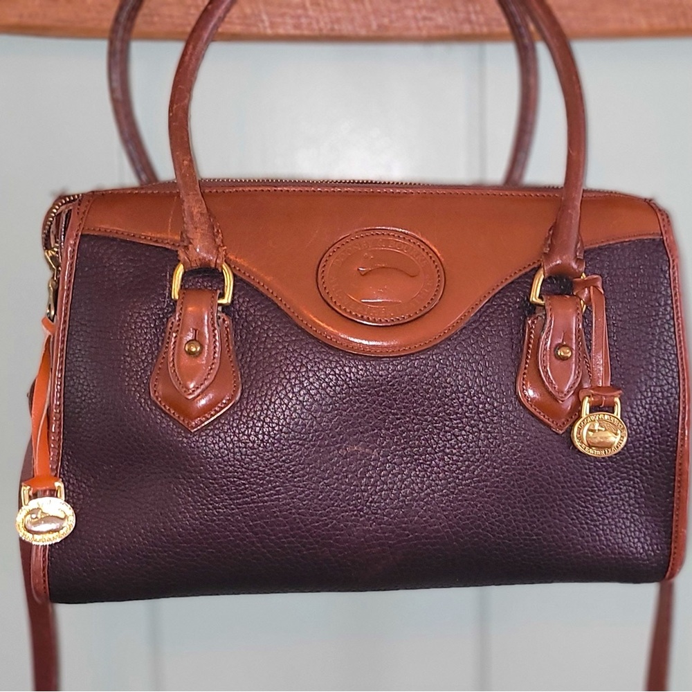 Vintage Dooney and Bourke handbag/crossbody